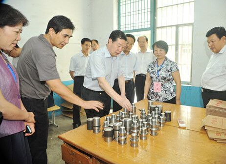 市教育局局长赵新法到我校调研