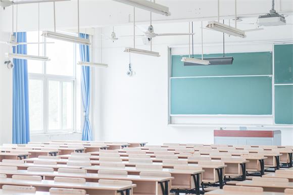 摄图网_500399332_大学教室空无一人（企业商用）