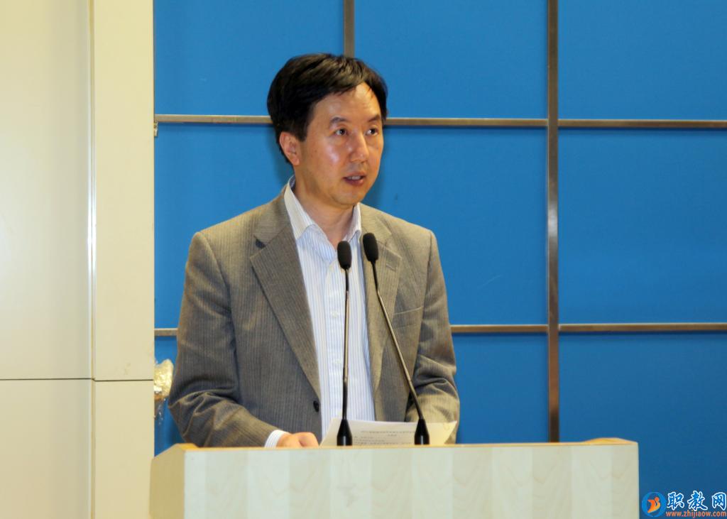 副院长王津主持典礼