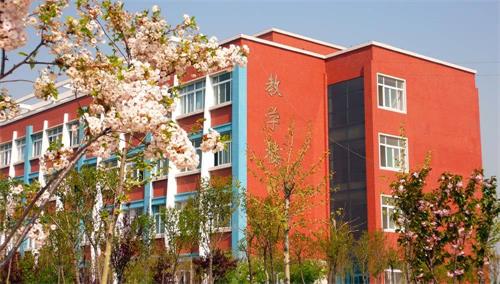 山东工业技师学院教学设施完善吗？生活环境怎么样？