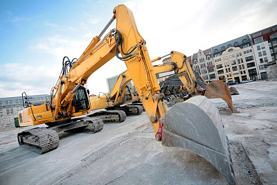 学挖掘机赚钱多吗？