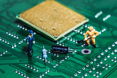 青岛电子技术应用专业学校毕业后还能去海信工作吗？