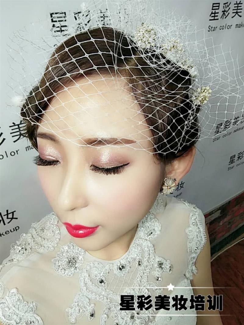 衡水学习专业化妆培训 美甲培训到星彩美妆培训学校好就业