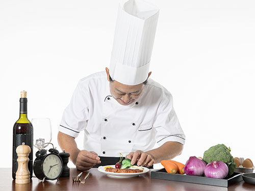 现在学厨师晚不晚？唐山厨师学校哪家好？