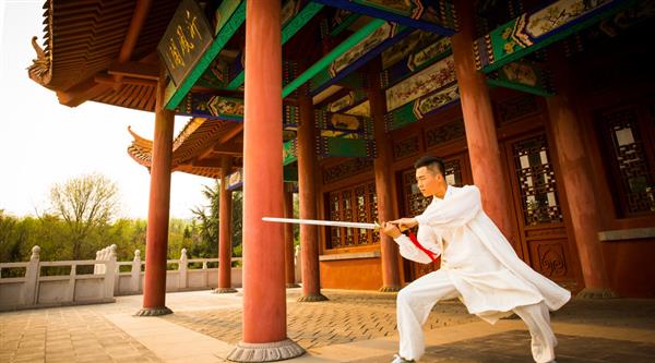 学武术练都练什么基本功？