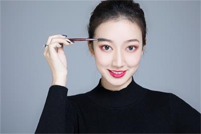 怎么才能学好化妆？   